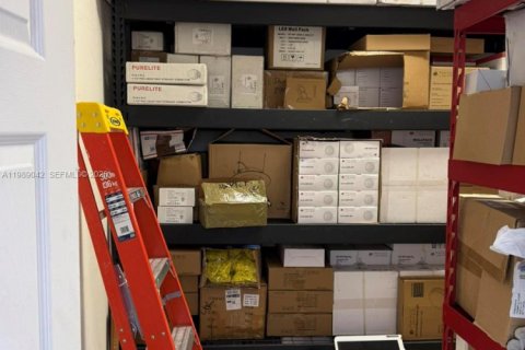 Купить коммерческую недвижимость в Помпано-Бич, Флорида № 2053288 - фото 12