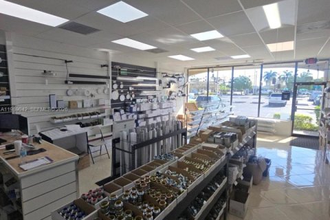 Купить коммерческую недвижимость в Помпано-Бич, Флорида № 2053288 - фото 13