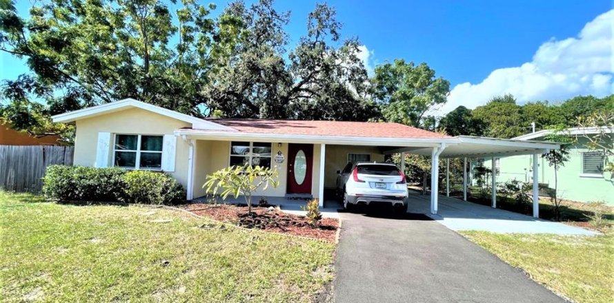 Villa ou maison à Saint Petersburg, Floride 3 chambres, 145.02 m2 № 2114387