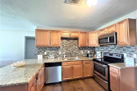 Villa ou maison à louer à Saint Petersburg, Floride: 3 chambres, 145.02 m2 № 2114387 - photo 2
