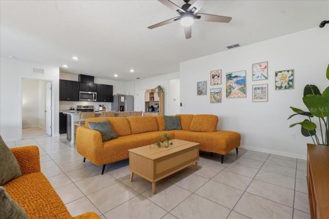 House in Lake Alfred, Florida 3 bedrooms, 157 sq.m. № 2345640 - photo 5