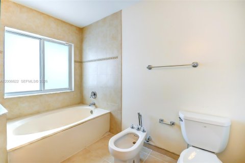 Купить виллу или дом в Майами, Флорида 3 спальни, 160.26м2, № 2075225 - фото 30