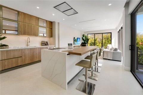 Купить виллу или дом в Ки-Бискейн, Флорида 6 спален, 327.02м2, № 2036242 - фото 19