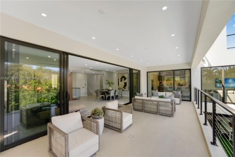 Купить виллу или дом в Ки-Бискейн, Флорида 6 спален, 327.02м2, № 2036242 - фото 17