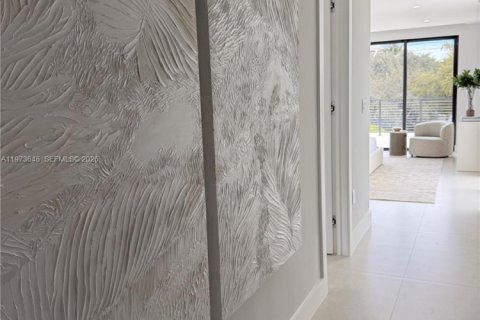 Купить виллу или дом в Ки-Бискейн, Флорида 6 спален, 327.02м2, № 2036242 - фото 24