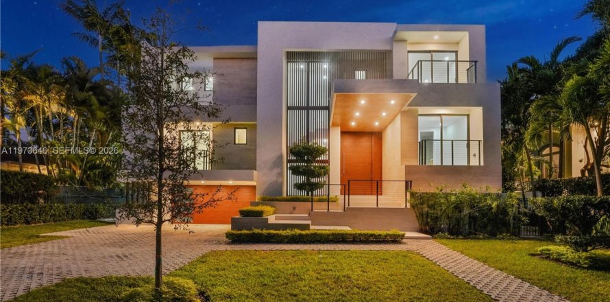 Дом в Ки-Бискейн, Флорида 6 спален, 327.02м2 № 2036242