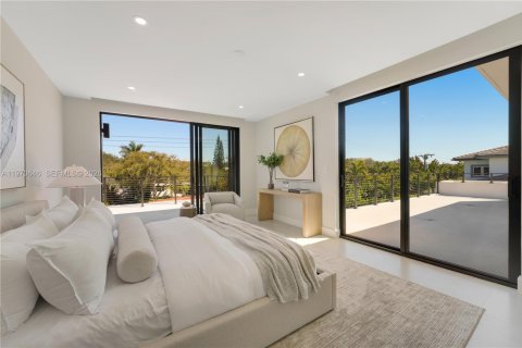 Купить виллу или дом в Ки-Бискейн, Флорида 6 спален, 327.02м2, № 2036242 - фото 25