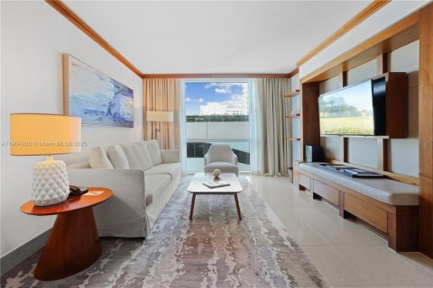 Кондоминиум с 1 спальней в Майами-Бич, Флорида № 2038145