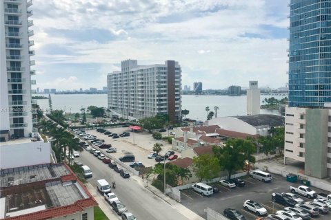 Condo in Miami, Florida, 1 bedroom  № 2055714