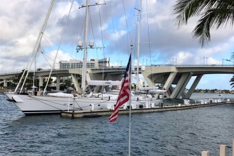 Condo in Fort Lauderdale, Florida, 2 bedrooms  № 2069330 - photo 4