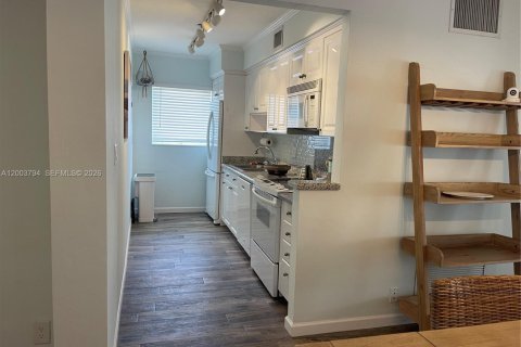 Condo in Fort Lauderdale, Florida, 2 bedrooms  № 2069330 - photo 7