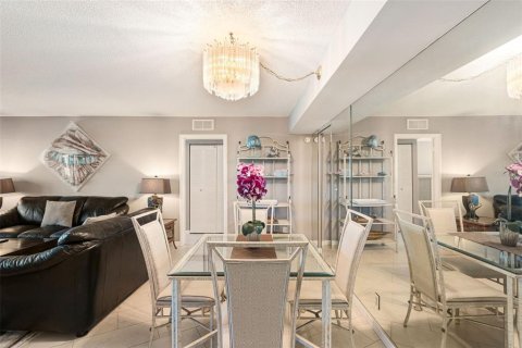 Copropriété à vendre à Sarasota, Floride: 2 chambres, 108.23 m2 № 2434541 - photo 8