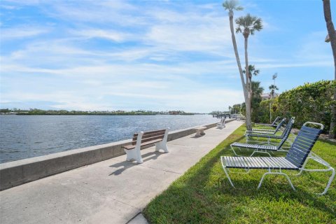 Copropriété à vendre à Sarasota, Floride: 2 chambres, 108.23 m2 № 2434541 - photo 30
