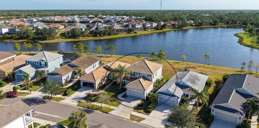 House in Venice, Florida 4 bedrooms, 197.05 sq.m. № 1883057