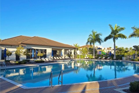 Купить кондоминиум в Майами, Флорида 3 спальни, 122.63м2, № 2044056 - фото 8