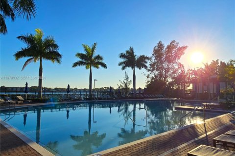 Купить кондоминиум в Майами, Флорида 3 спальни, 122.63м2, № 2044056 - фото 6