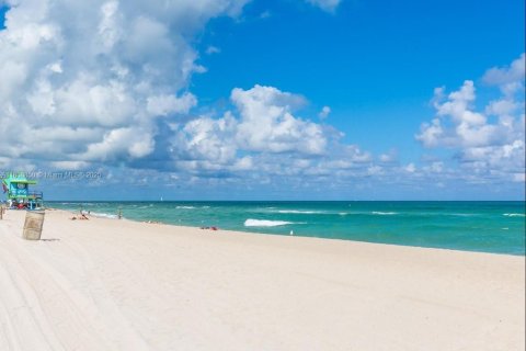 Condo in Miami Beach, Florida, 1 bedroom  № 1845884 - photo 24