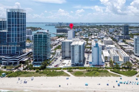 Condo in Miami Beach, Florida, 1 bedroom  № 1845884 - photo 13