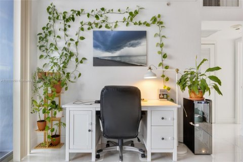 Condo in Miami Beach, Florida, 1 bedroom  № 1845884 - photo 10