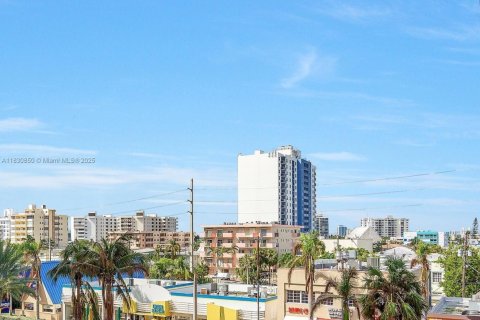 Condo in Miami Beach, Florida, 1 bedroom  № 1845884 - photo 22