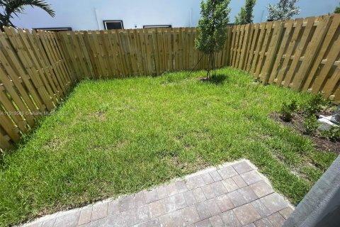 Купить таунхаус в Хомстед, Флорида 3 спальни, 157.47м2, № 1974694 - фото 2