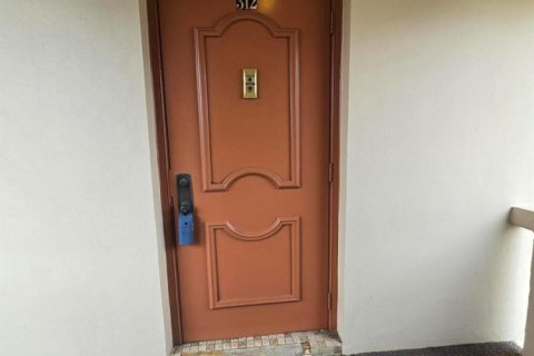 Condominio en Sunrise, Florida, 2 dormitorios № 2250229
