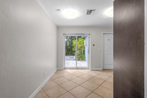 Touwnhouse à louer à Cooper City, Floride: 2 chambres, 102.19 m2 № 2404069 - photo 13