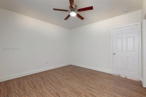 Снять в аренду виллу или дом в Хайалиа, Флорида 1 спальня, 60.39м2, № 2026823 - фото 17