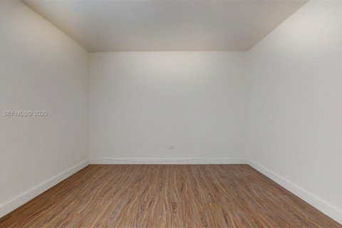 Снять в аренду виллу или дом в Хайалиа, Флорида 1 спальня, 60.39м2, № 2026823 - фото 18