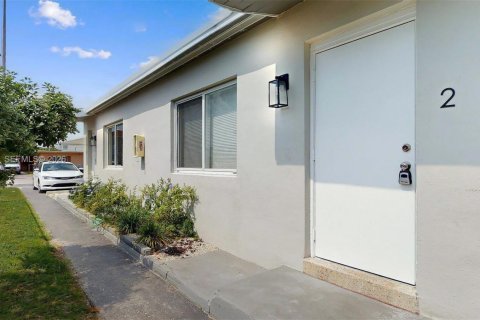 Снять в аренду виллу или дом в Хайалиа, Флорида 1 спальня, 60.39м2, № 2026823 - фото 2