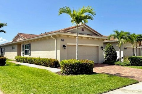 Apartment in Port St. Lucie, Florida 2 bedrooms, 150.5 sq.m. № 2173071 - photo 1