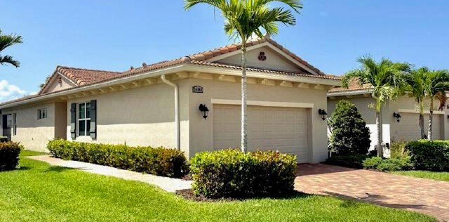 Apartment in Port St. Lucie, Florida 2 bedrooms, 150.5 sq.m. № 2173071