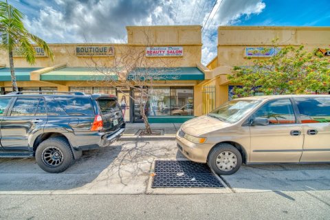 Commercial property in Hialeah, Florida № 1831128 - photo 22