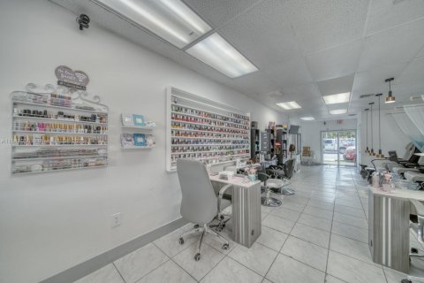 Commercial property in Hialeah, Florida № 1831128 - photo 17
