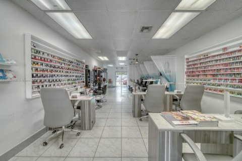 Commercial property in Hialeah, Florida № 1831128 - photo 7