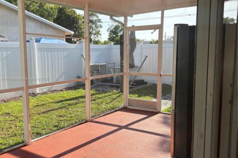 House in Margate, Florida 3 bedrooms, 158.86 sq.m. № 1715382 - photo 26