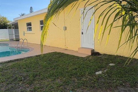 House in Margate, Florida 3 bedrooms, 158.86 sq.m. № 1715382 - photo 27