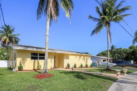 House in Margate, Florida 3 bedrooms, 158.86 sq.m. № 1715382 - photo 17