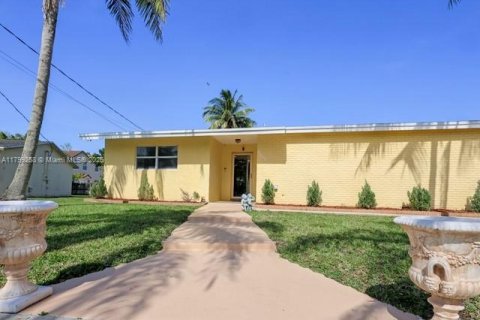 House in Margate, Florida 3 bedrooms, 158.86 sq.m. № 1715382 - photo 18