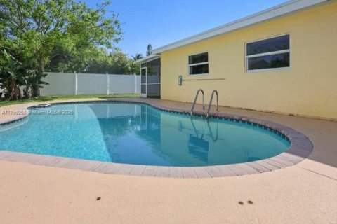 House in Margate, Florida 3 bedrooms, 158.86 sq.m. № 1715382 - photo 20
