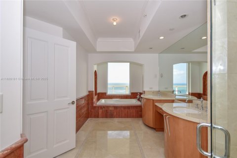 Copropriété à louer à Sunny Isles Beach, Floride: 4 chambres, 254.18 m2 № 1804519 - photo 11