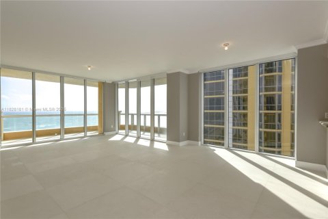 Copropriété à louer à Sunny Isles Beach, Floride: 4 chambres, 254.18 m2 № 1804519 - photo 4