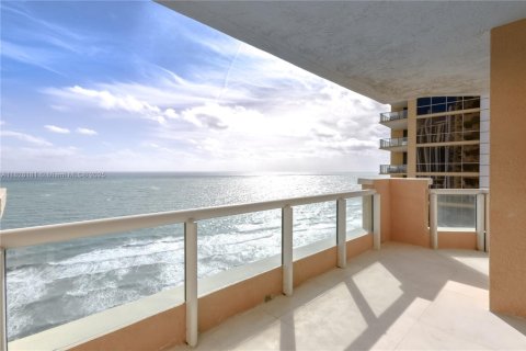 Copropriété à louer à Sunny Isles Beach, Floride: 4 chambres, 254.18 m2 № 1804519 - photo 24