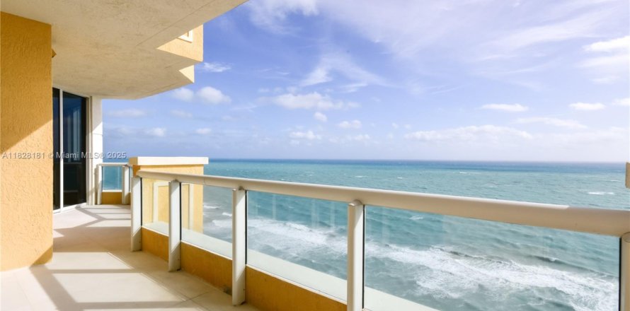 Condo à Sunny Isles Beach, Floride, 4 chambres  № 1804519