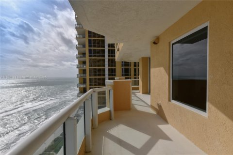 Copropriété à louer à Sunny Isles Beach, Floride: 4 chambres, 254.18 m2 № 1804519 - photo 25