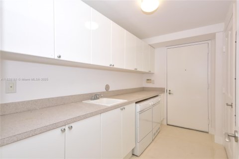 Copropriété à louer à Sunny Isles Beach, Floride: 4 chambres, 254.18 m2 № 1804519 - photo 21
