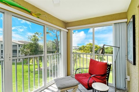 Condo in Sarasota, Florida, 2 bedrooms  № 2280105 - photo 5