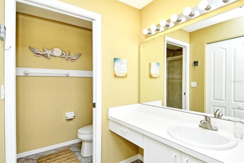 Condo in Sarasota, Florida, 2 bedrooms  № 2280105 - photo 18