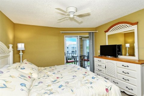Condo in Sarasota, Florida, 2 bedrooms  № 2280105 - photo 20