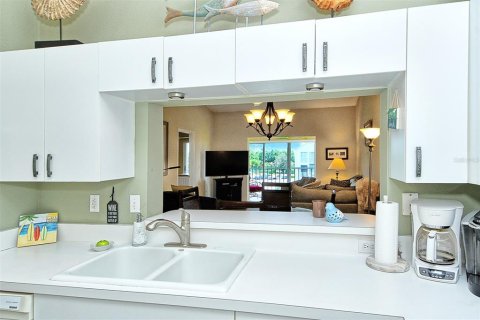 Condo in Sarasota, Florida, 2 bedrooms  № 2280105 - photo 16